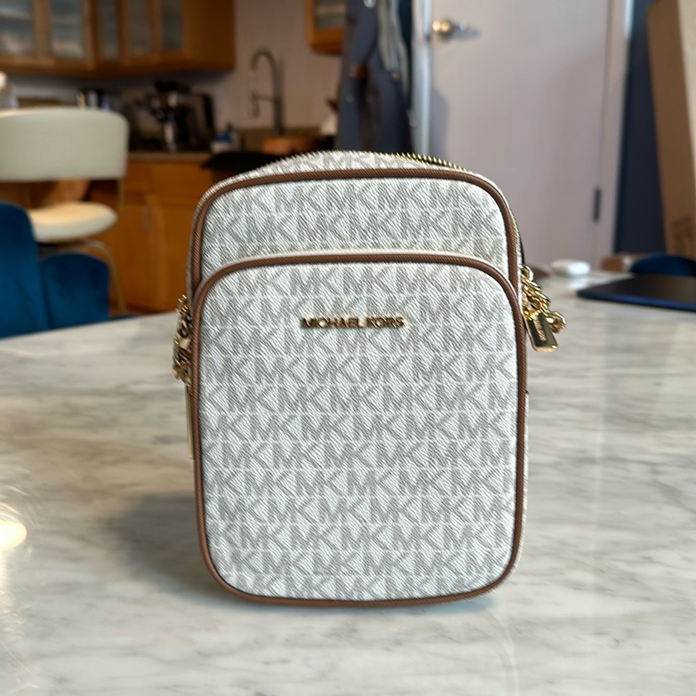 Jet Set Travel Medium Logo Crossbody Bag (NWT)